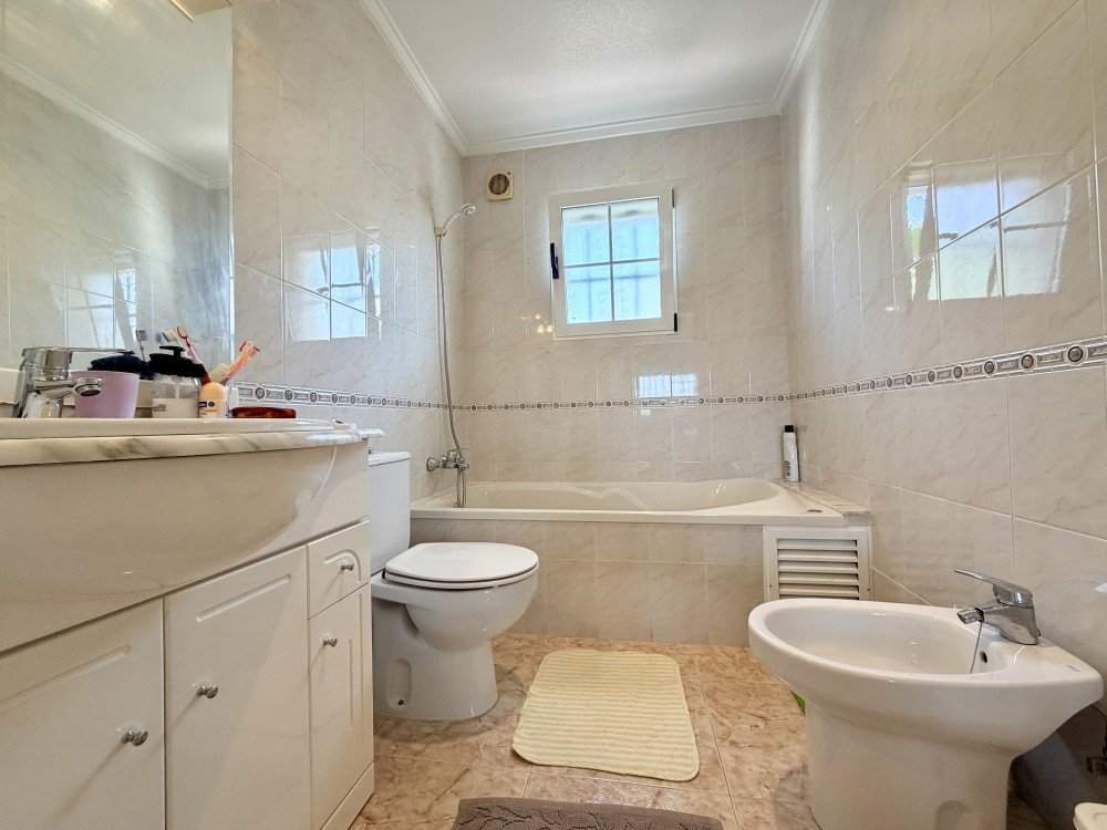 For sale - 5 Bedroom 3 Bathroom Villa in Ciudad Quesada - Costa Blanca  - Alicante