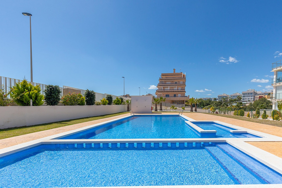 For sale - 2 Bedroom 2 Bathroom Apartment - Middle Floor Apartment in Orihuela - La Zenia  - Alicante