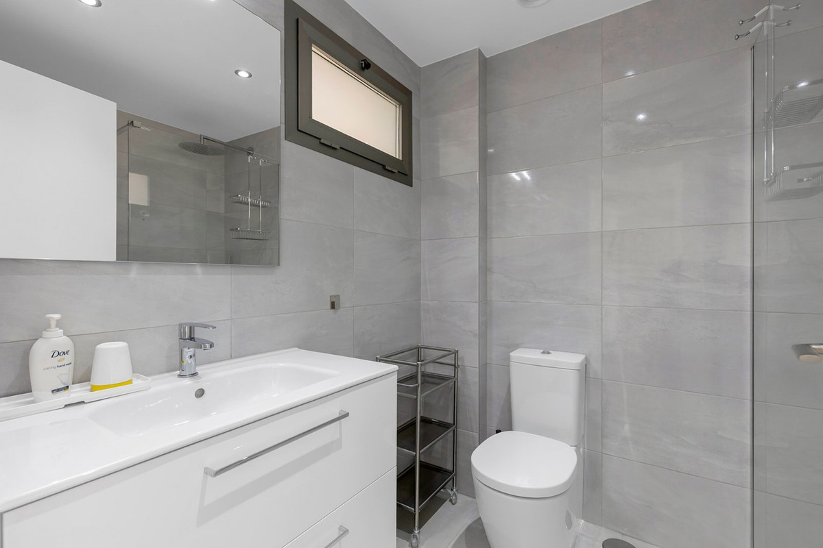 For sale - 2 Bedroom 2 Bathroom Apartment - Middle Floor Apartment in Orihuela - La Zenia  - Alicante