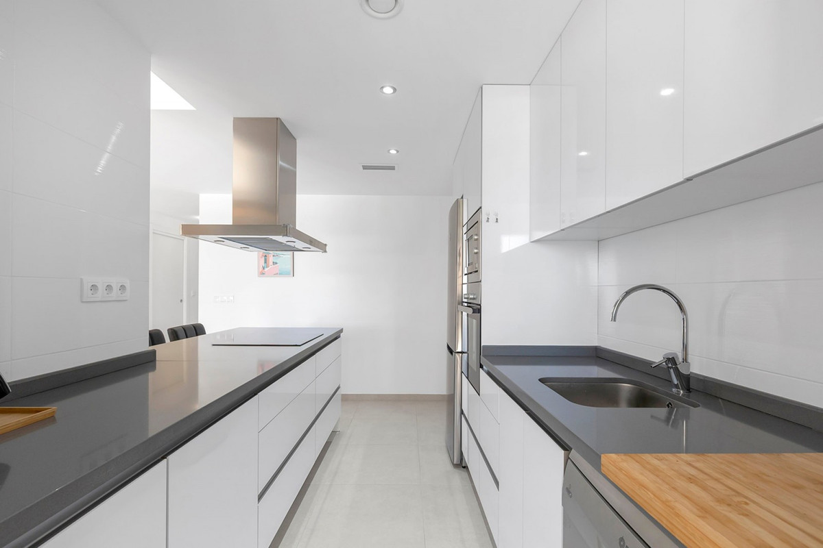 For sale - 2 Bedroom 2 Bathroom Apartment - Middle Floor Apartment in Orihuela - La Zenia  - Alicante
