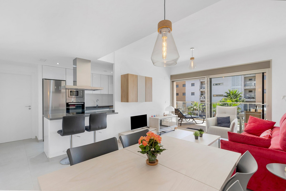 For sale - 2 Bedroom 2 Bathroom Apartment - Middle Floor Apartment in Orihuela - La Zenia  - Alicante