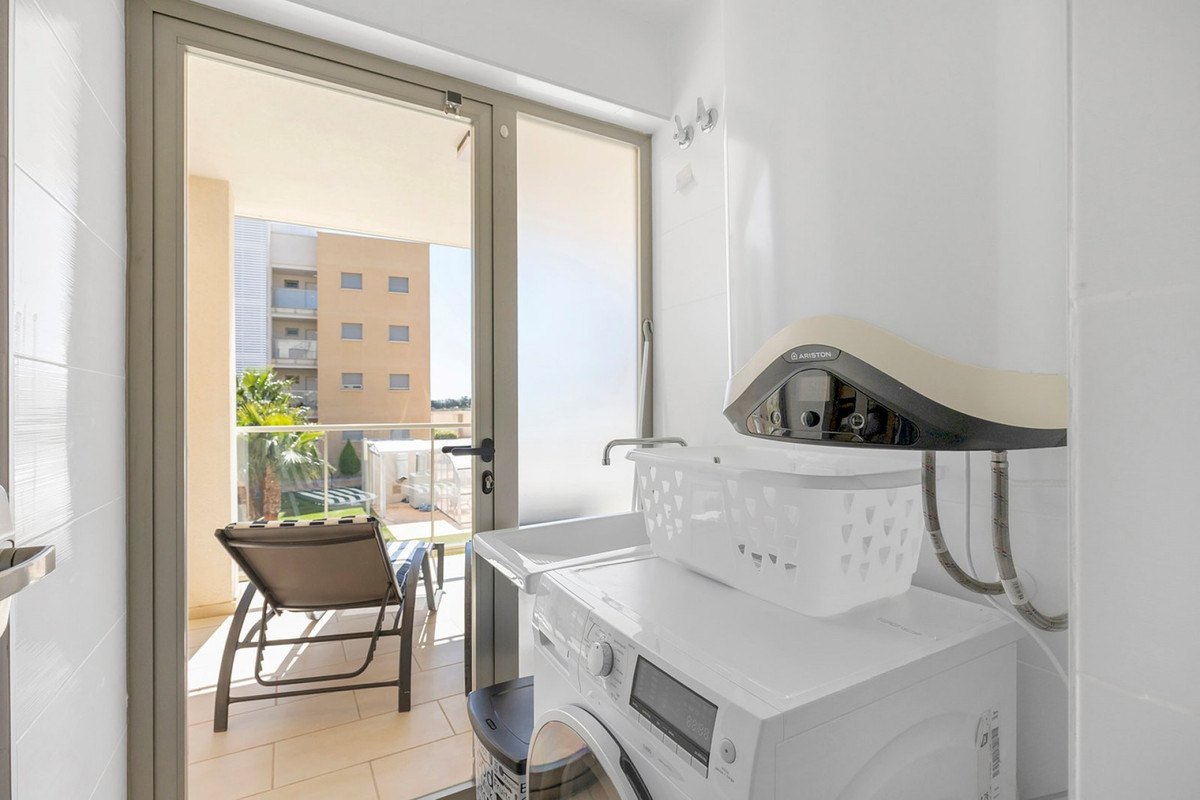 For sale - 2 Bedroom 2 Bathroom Apartment - Middle Floor Apartment in Orihuela - La Zenia  - Alicante