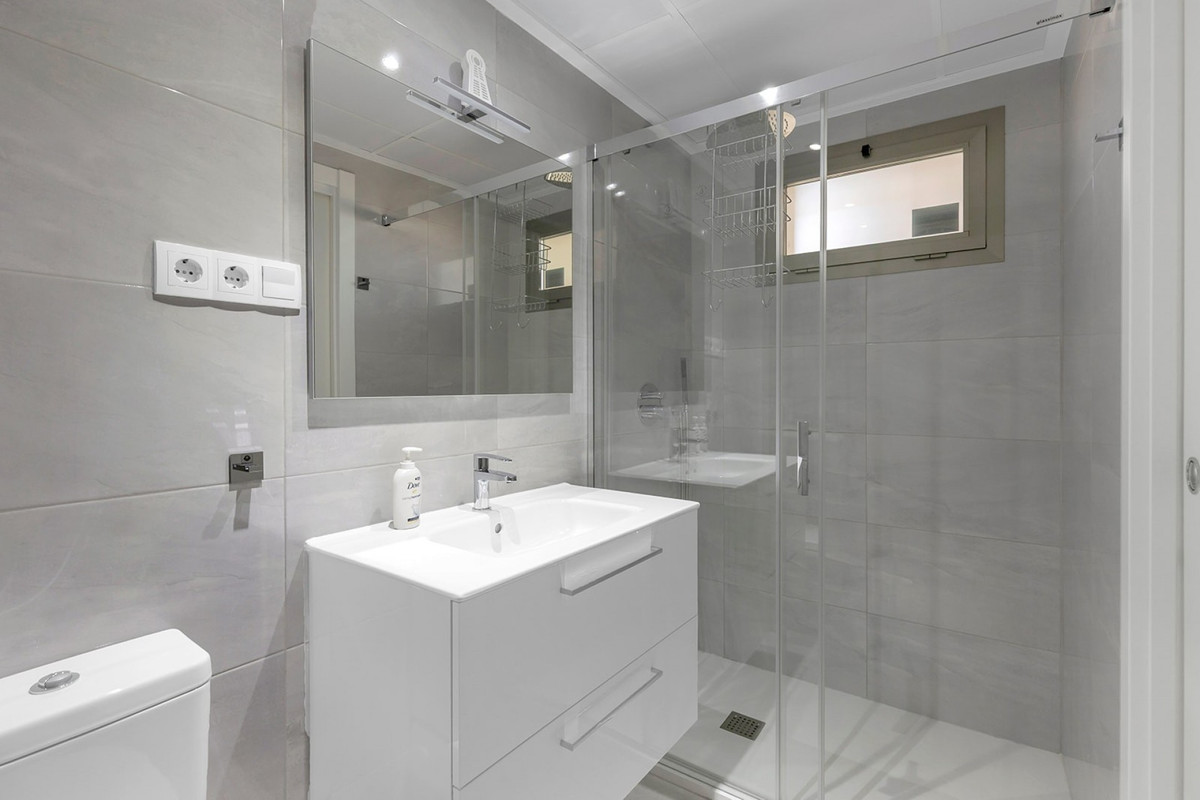 For sale - 2 Bedroom 2 Bathroom Apartment - Middle Floor Apartment in Orihuela - La Zenia  - Alicante