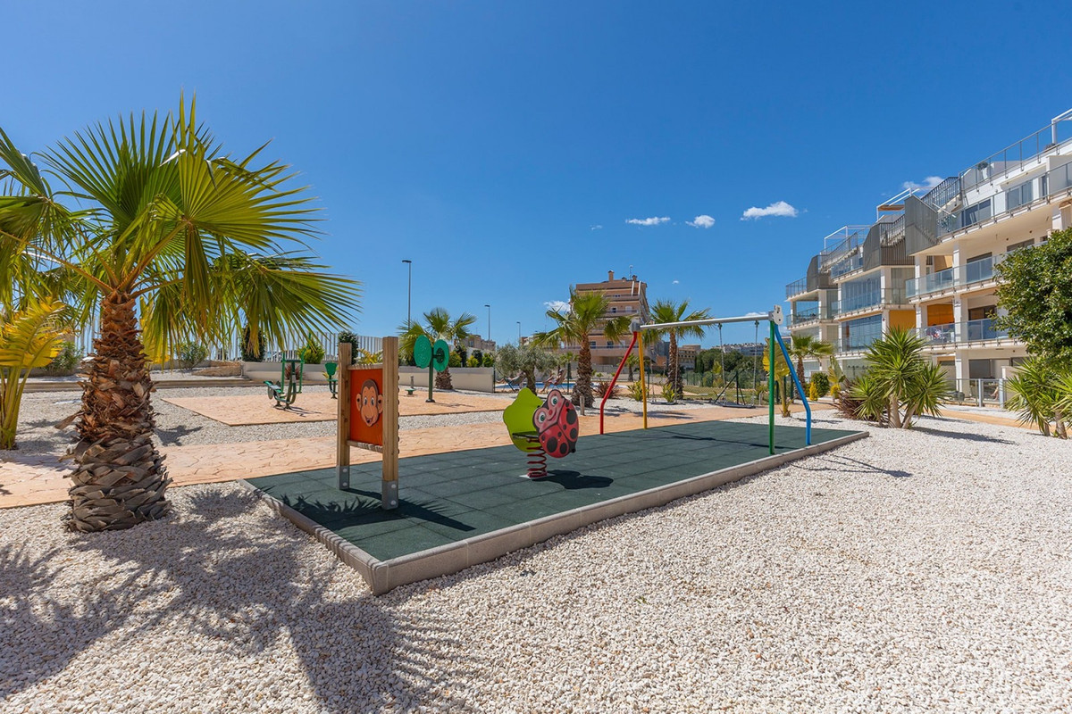 For sale - 2 Bedroom 2 Bathroom Apartment - Middle Floor Apartment in Orihuela - La Zenia  - Alicante