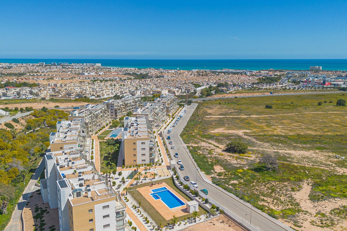 For sale - 2 Bedroom 2 Bathroom Apartment - Middle Floor Apartment in Orihuela - La Zenia  - Alicante