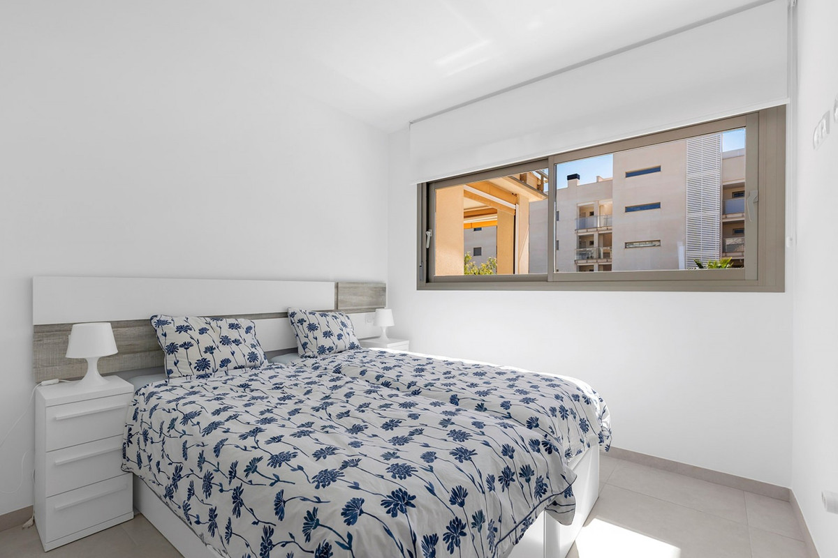 For sale - 2 Bedroom 2 Bathroom Apartment - Middle Floor Apartment in Orihuela - La Zenia  - Alicante