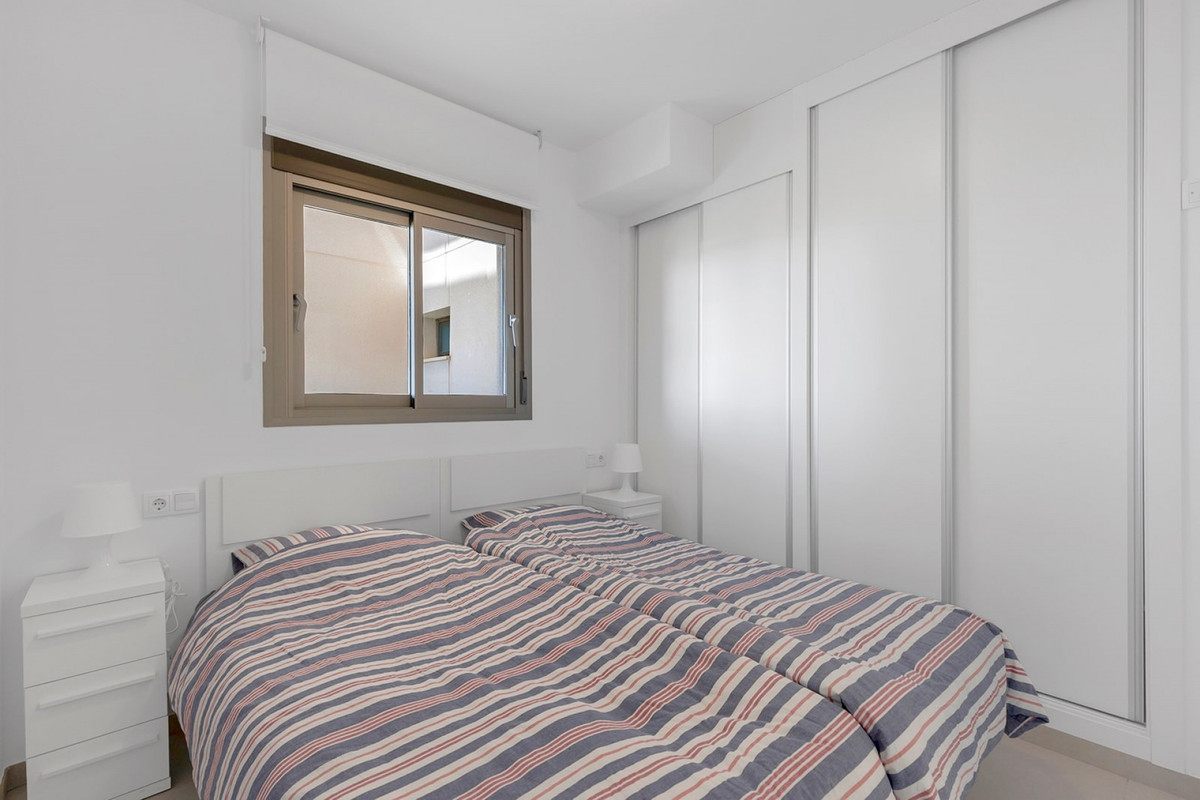 For sale - 2 Bedroom 2 Bathroom Apartment - Middle Floor Apartment in Orihuela - La Zenia  - Alicante