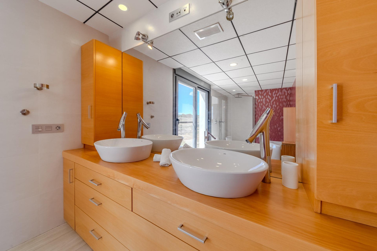 For sale - 5 Bedroom 4 Bathroom House - Detached Villa in San Fulgencio - La Marina  - Alicante