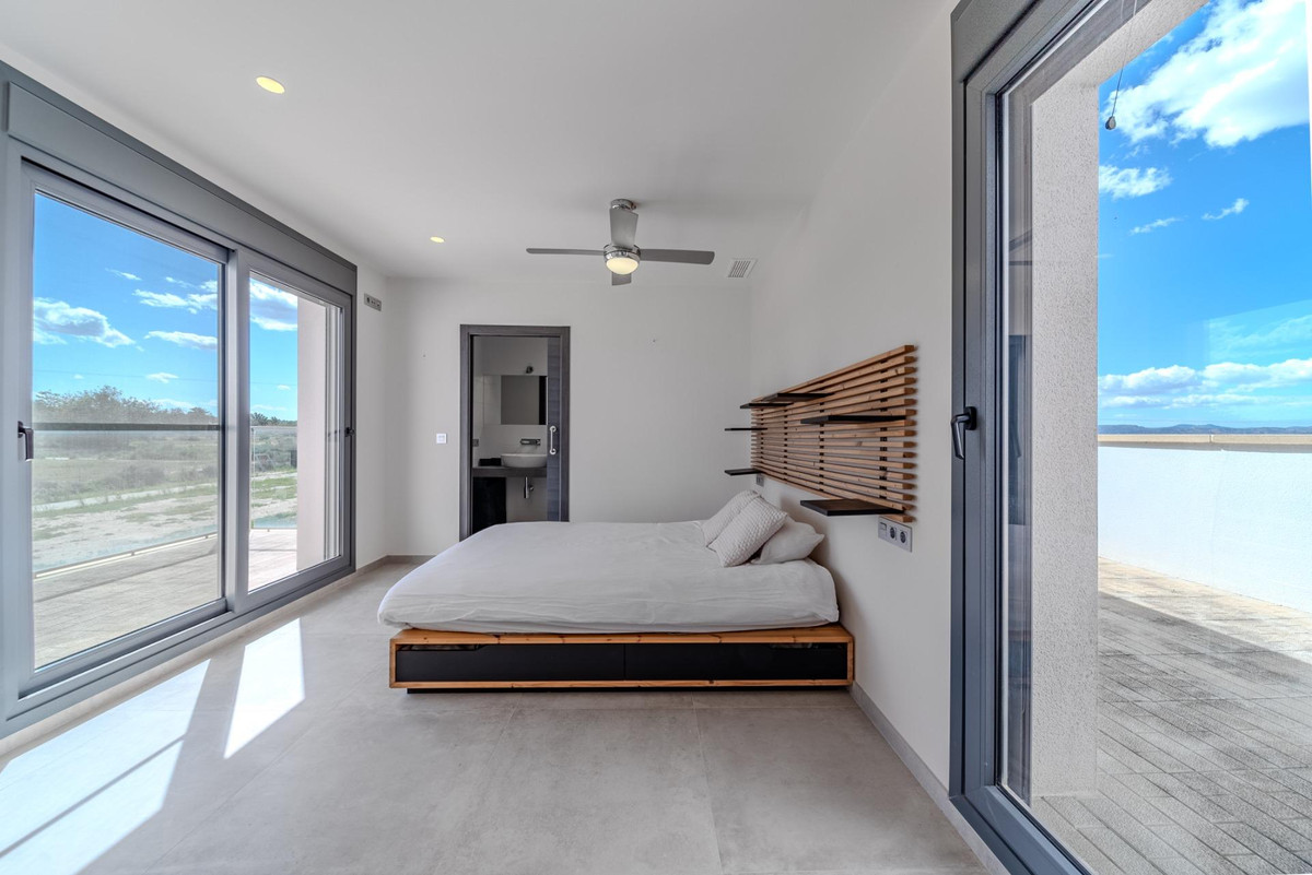 For sale - 5 Bedroom 4 Bathroom House - Detached Villa in San Fulgencio - La Marina  - Alicante