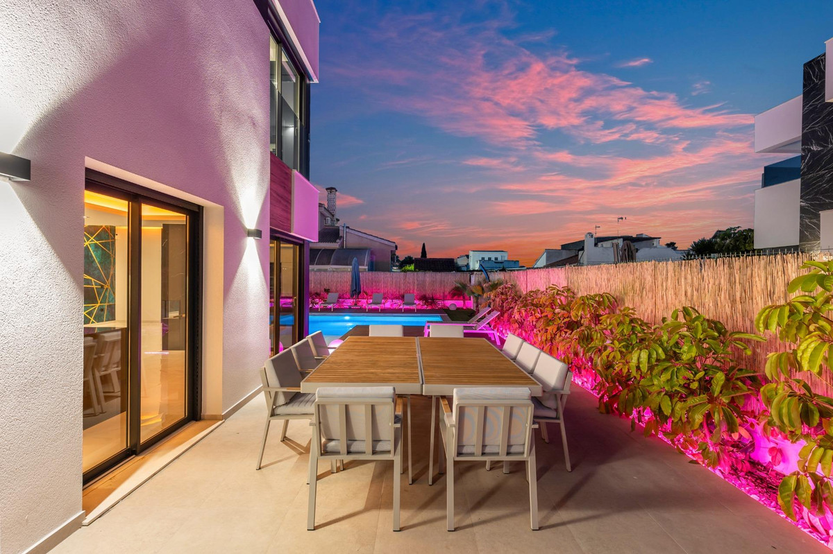 For sale - 3 Bedroom 3 Bathroom House - Detached Villa in Torrevieja - Torrevieja Centro  - Alicante