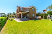 76-R4887031/76282, 5 Bedroom 3 Bathroom House - Detached Villa in Torrevieja