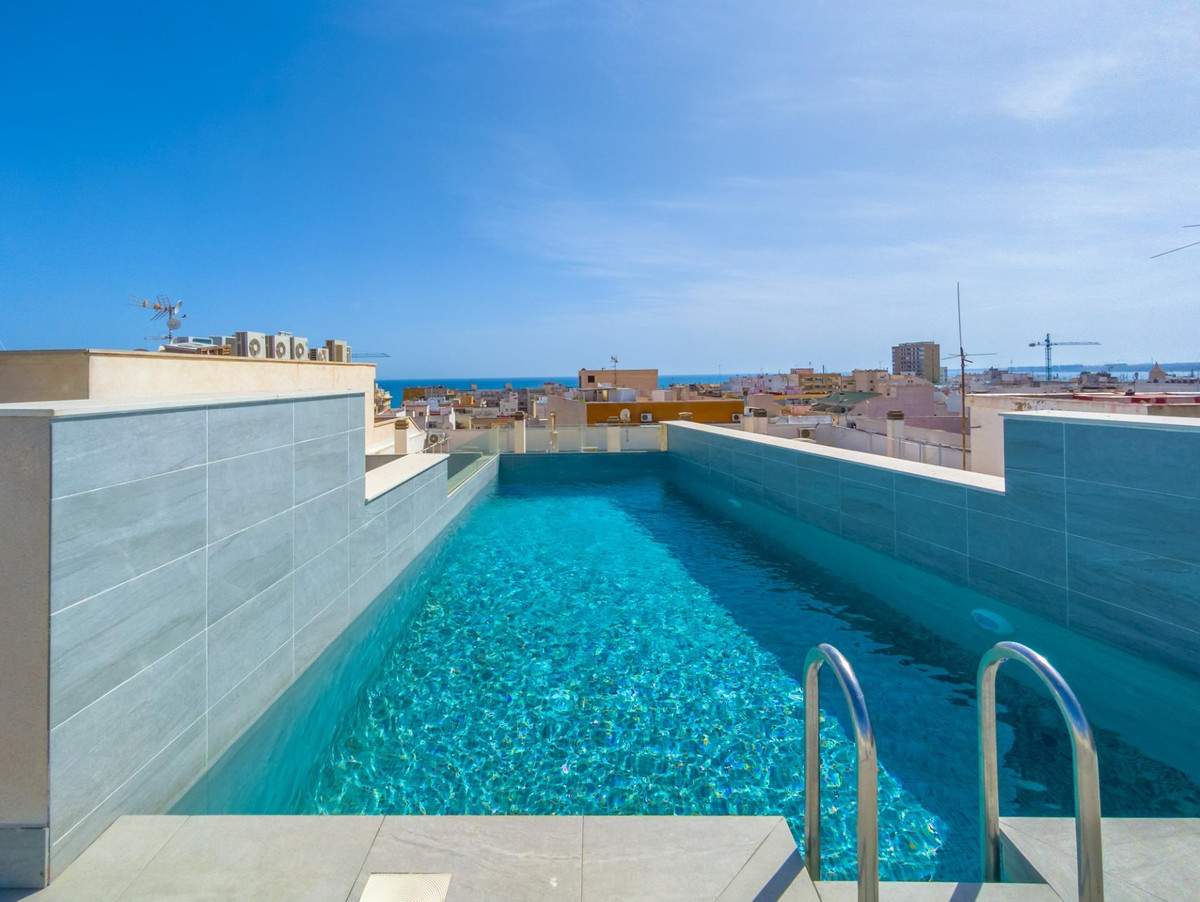 For sale - 2 Bedroom 2 Bathroom Apartment - Middle Floor Apartment in Torrevieja - Torrevieja Centro  - Alicante