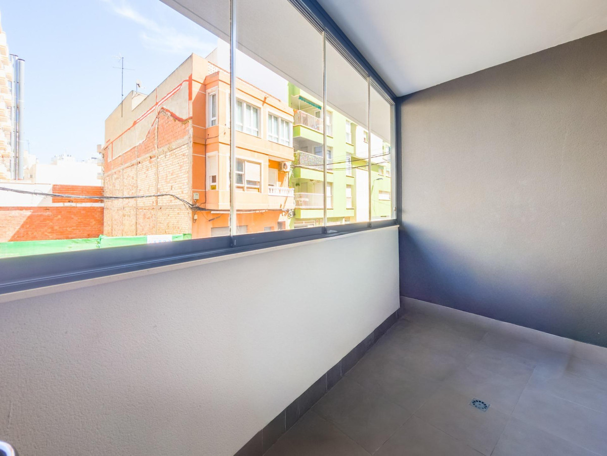 For sale - 2 Bedroom 2 Bathroom Apartment - Middle Floor Apartment in Torrevieja - Torrevieja Centro  - Alicante