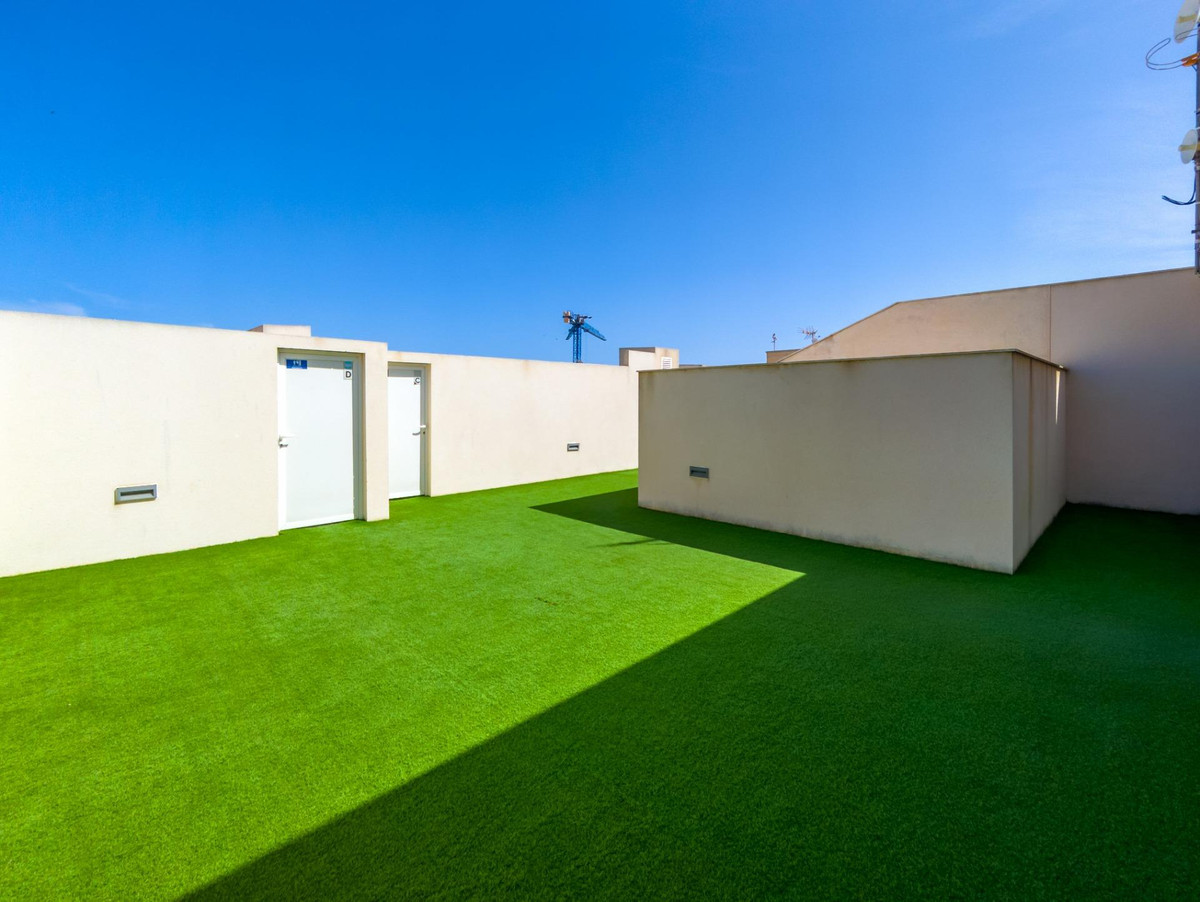 For sale - 2 Bedroom 2 Bathroom Apartment - Middle Floor Apartment in Torrevieja - Torrevieja Centro  - Alicante