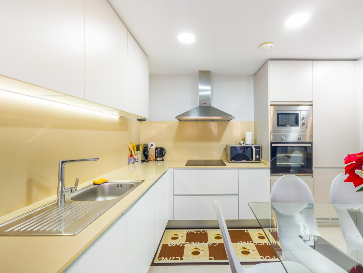 For sale - 2 Bedroom 2 Bathroom Apartment - Middle Floor Apartment in Torrevieja - Torrevieja Centro  - Alicante