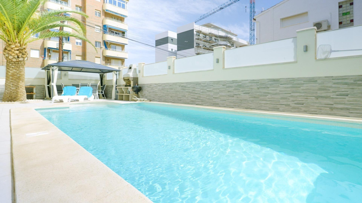 For sale - 4 Bedroom 3 Bathroom House - Townhouse in Orihuela - Punta Prima  - Alicante