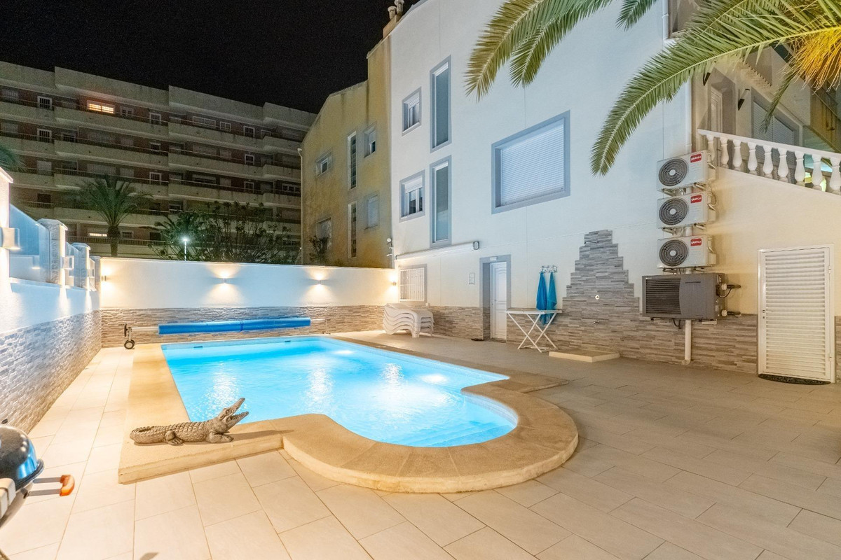 For sale - 4 Bedroom 3 Bathroom House - Townhouse in Orihuela - Punta Prima  - Alicante