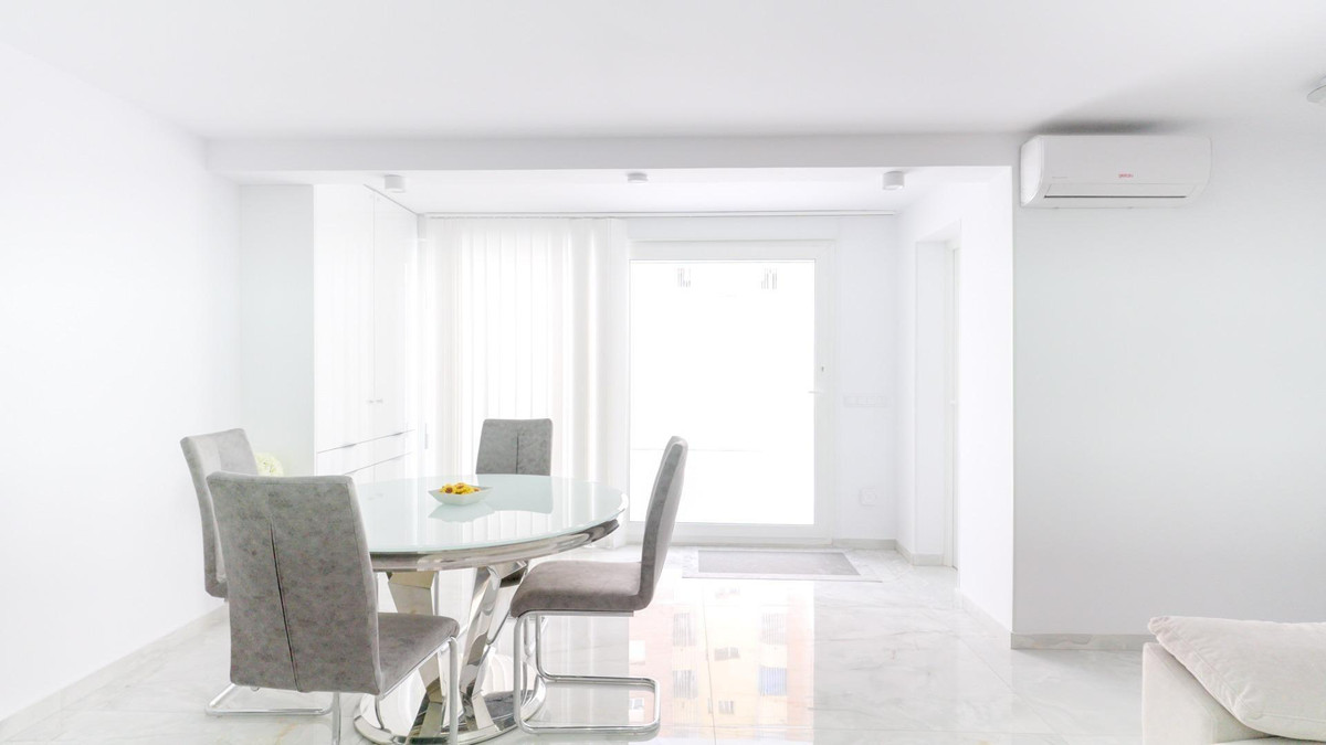 For sale - 4 Bedroom 3 Bathroom House - Townhouse in Orihuela - Punta Prima  - Alicante