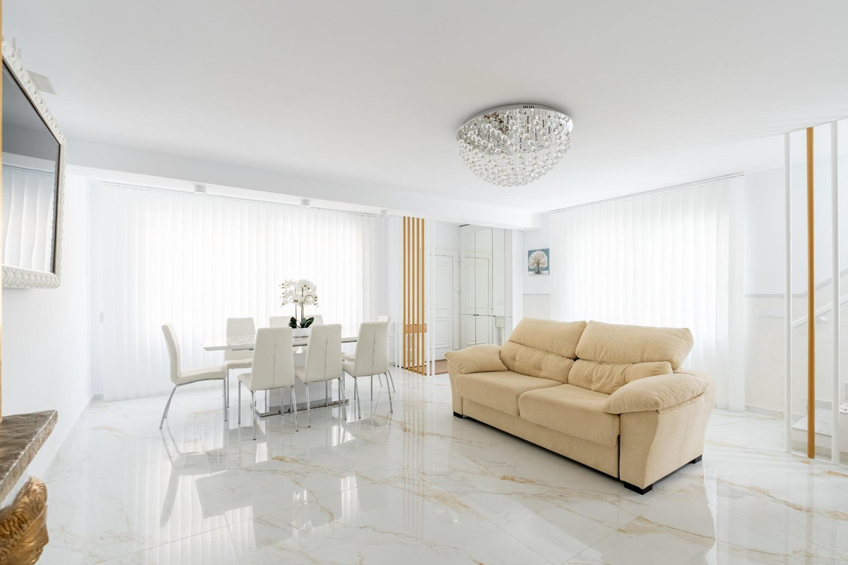 For sale - 4 Bedroom 3 Bathroom House - Townhouse in Orihuela - Punta Prima  - Alicante