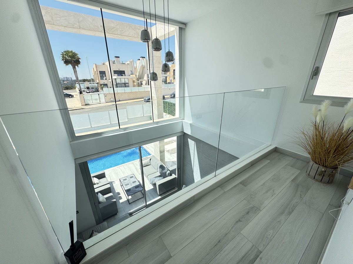 For sale - 4 Bedroom 4 Bathroom Villa in Lomas de Cabo Roig - , Lomas de Cabo Roig, Alicante, Spain - Alicante