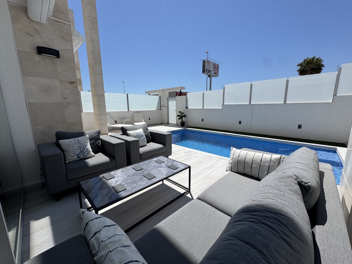 For sale - 4 Bedroom 4 Bathroom Villa in Lomas de Cabo Roig - , Lomas de Cabo Roig, Alicante, Spain - Alicante