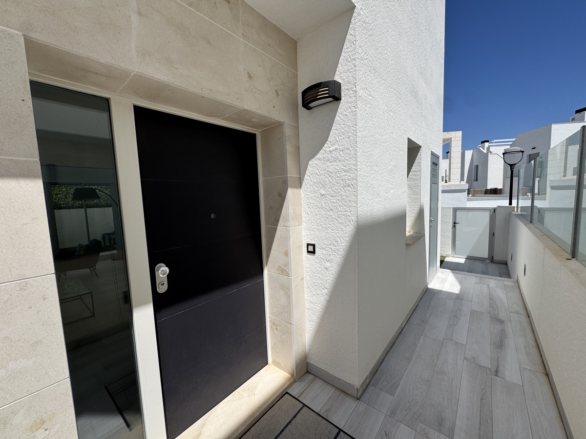 For sale - 4 Bedroom 4 Bathroom Villa in Lomas de Cabo Roig - , Lomas de Cabo Roig, Alicante, Spain - Alicante