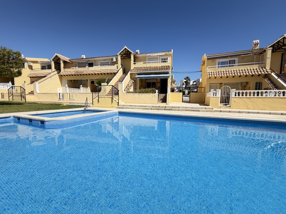 For sale - 2 Bedroom 1 Bathroom Apartment in Villamartin - , Villamartin, Alicante, Spain - Alicante