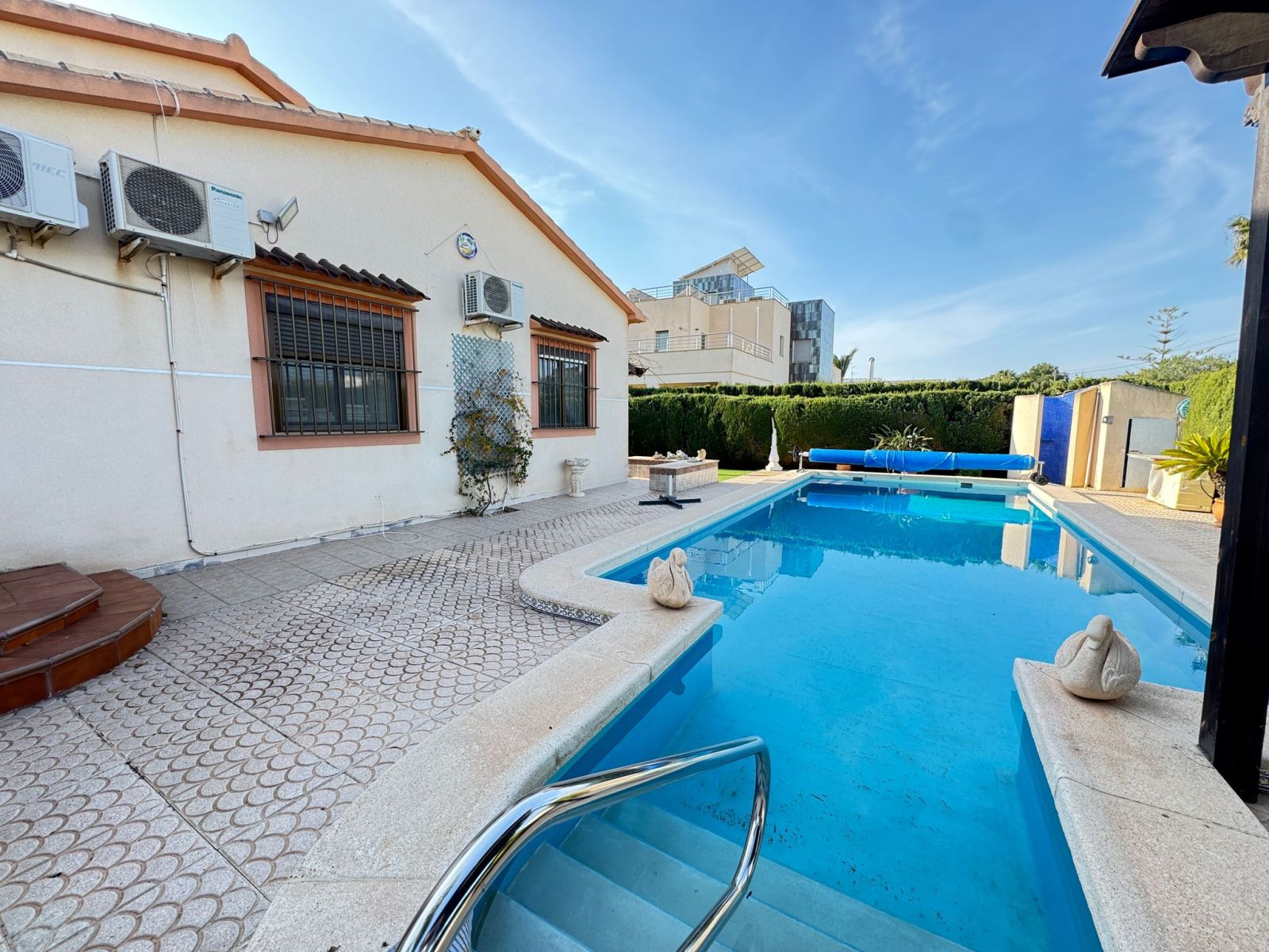 For sale - 3 Bedroom 2 Bathroom Villa in Cabo Roig - , Cabo Roig, Alicante, Spain - Alicante