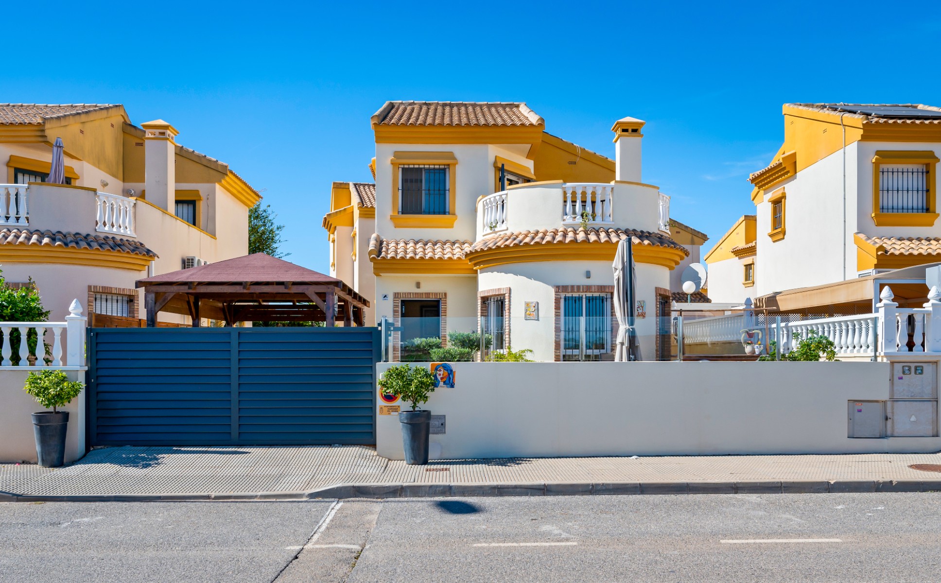 For sale - 3 Bedroom 2 Bathroom Villa in El Raso - El Raso  - Alicante