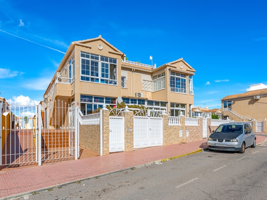 2 Bedroom 1 Bathroom Penthouse Apartment in Torrevieja