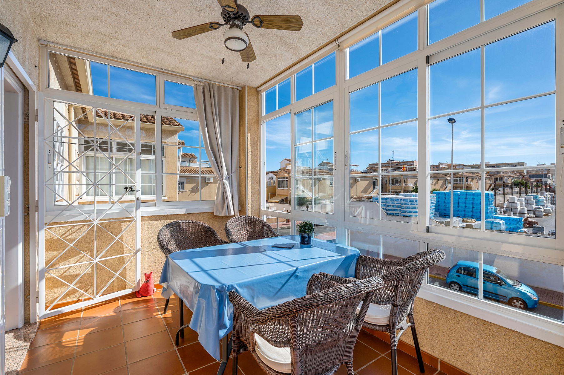 For sale - 2 Bedroom 1 Bathroom Penthouse Apartment in Torrevieja - Torrevieja  - Alicante