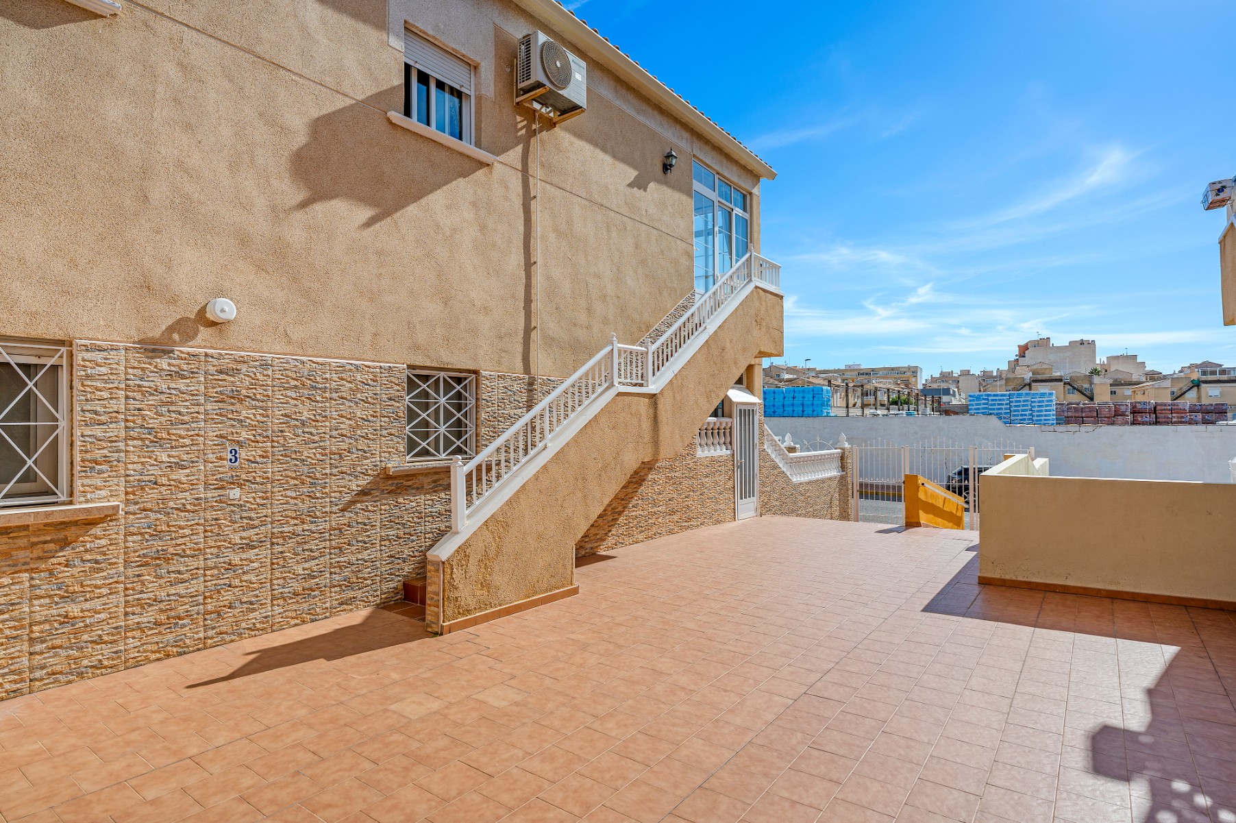 For sale - 2 Bedroom 1 Bathroom Penthouse Apartment in Torrevieja - Torrevieja  - Alicante