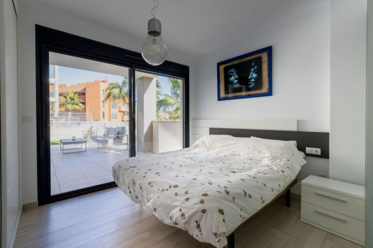 For sale - 2 Bedroom 2 Bathroom Apartment - Ground Floor Apartment in Orihuela - Villamartin  - Alicante