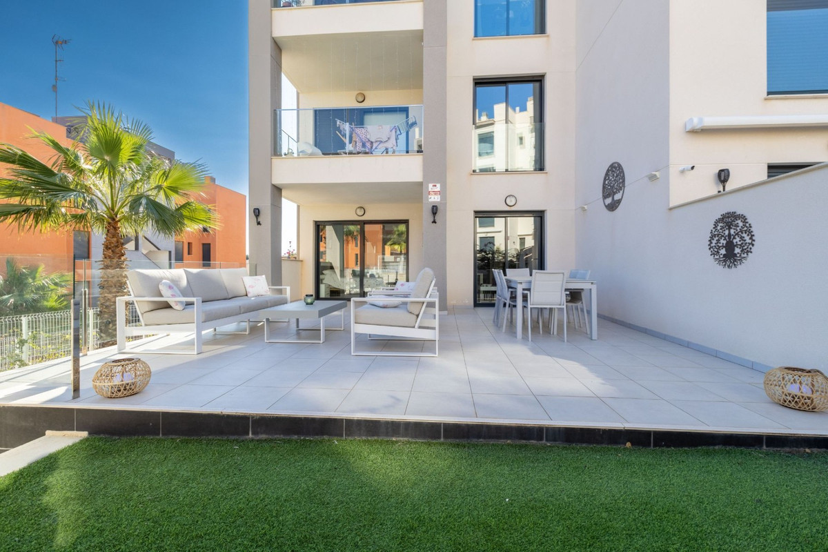 For sale - 2 Bedroom 2 Bathroom Apartment - Ground Floor Apartment in Orihuela - Villamartin  - Alicante