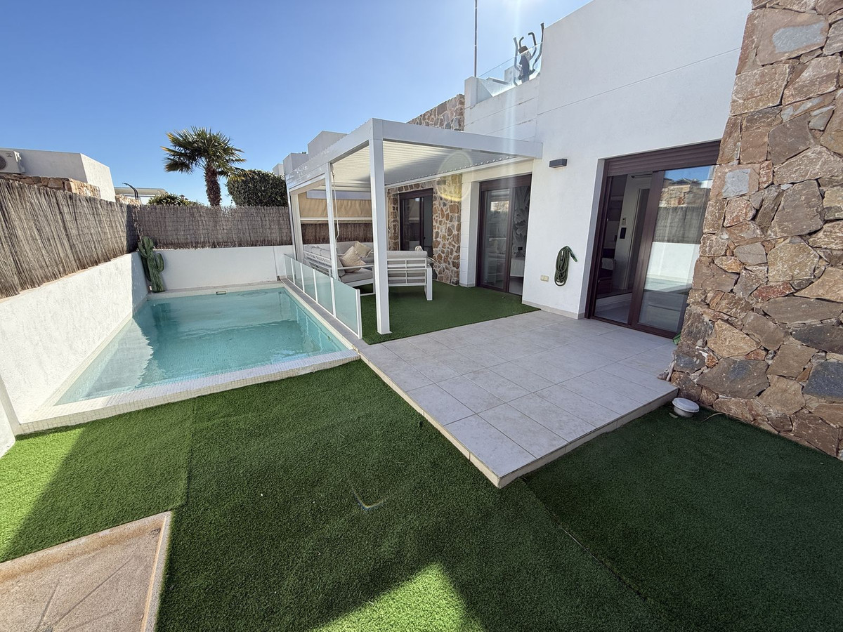 For sale - 3 Bedroom 2 Bathroom House - Detached Villa in Orihuela - Lomas de Cabo Roig  - Alicante