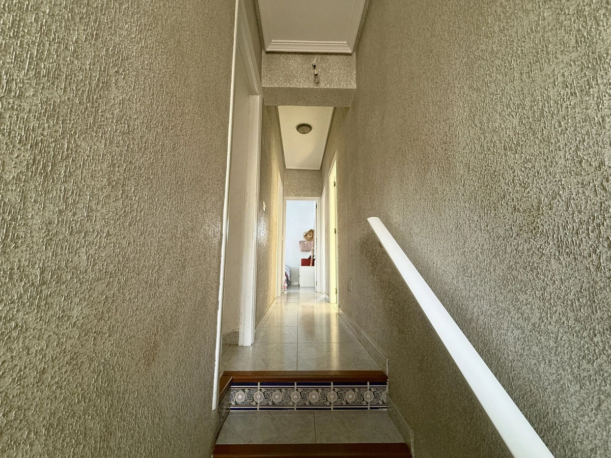 For sale - 6 Bedroom 3 Bathroom House - Detached Villa in Torrevieja - Torrevieja Centro  - Alicante