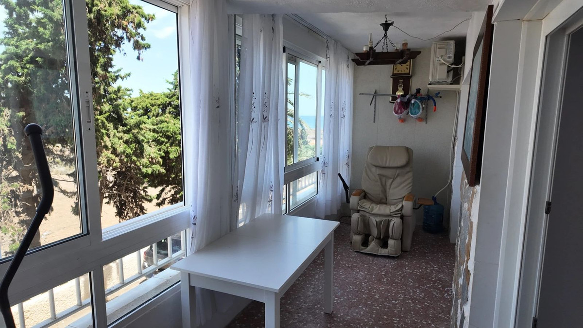 For sale - 3 Bedroom 2 Bathroom Apartment in Punta Prima - Punta Prima  - Alicante
