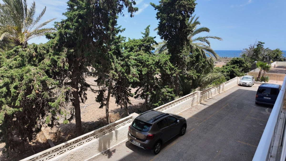 For sale - 3 Bedroom 2 Bathroom Apartment in Punta Prima - Punta Prima  - Alicante