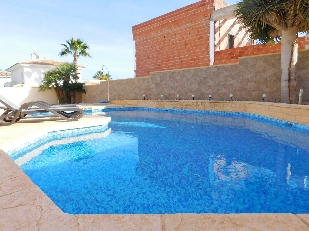 For sale - 4 Bedroom 2 Bathroom House - Detached Villa in Rojales - Ciudad Quesada  - Alicante
