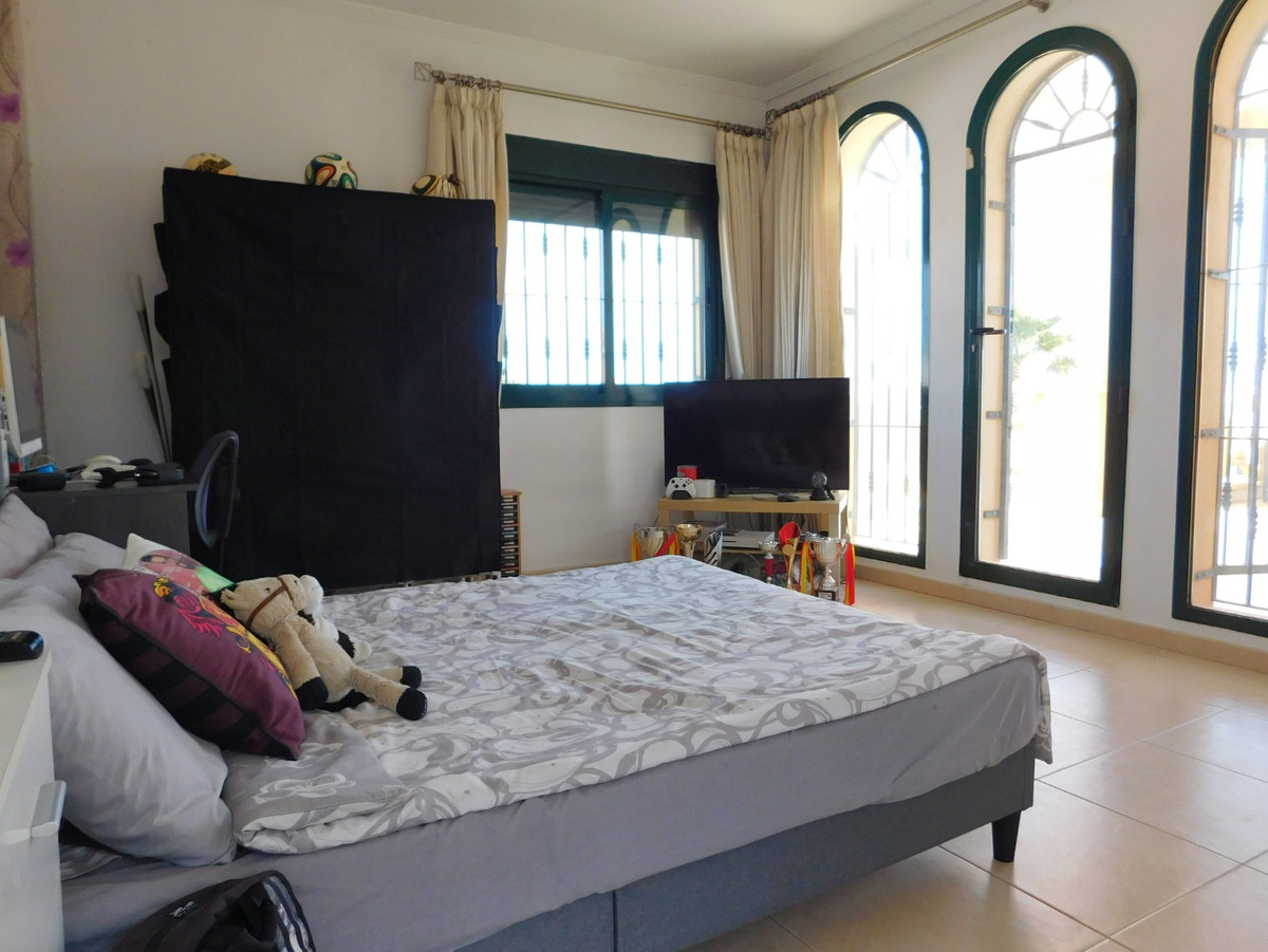 For sale - 4 Bedroom 2 Bathroom House - Detached Villa in Rojales - Ciudad Quesada  - Alicante