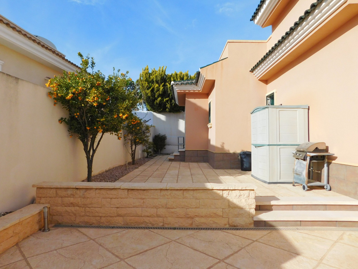 For sale - 4 Bedroom 2 Bathroom House - Detached Villa in Rojales - Ciudad Quesada  - Alicante