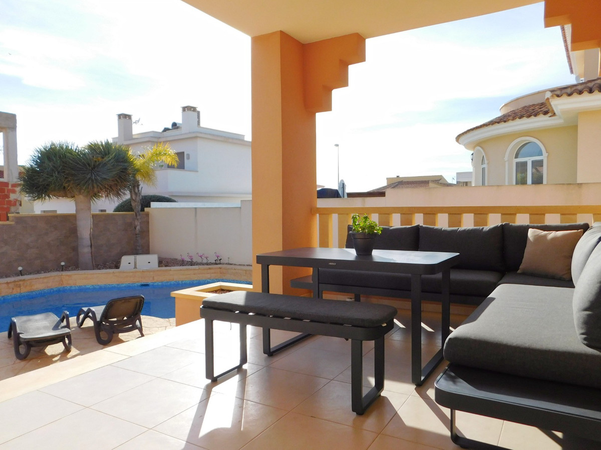 For sale - 4 Bedroom 2 Bathroom House - Detached Villa in Rojales - Ciudad Quesada  - Alicante