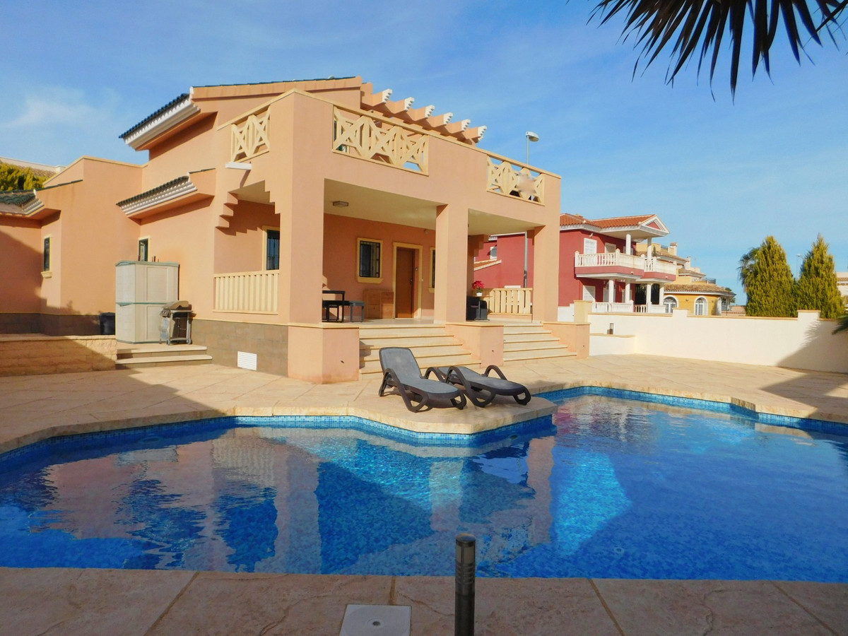 For sale - 4 Bedroom 2 Bathroom House - Detached Villa in Rojales - Ciudad Quesada  - Alicante