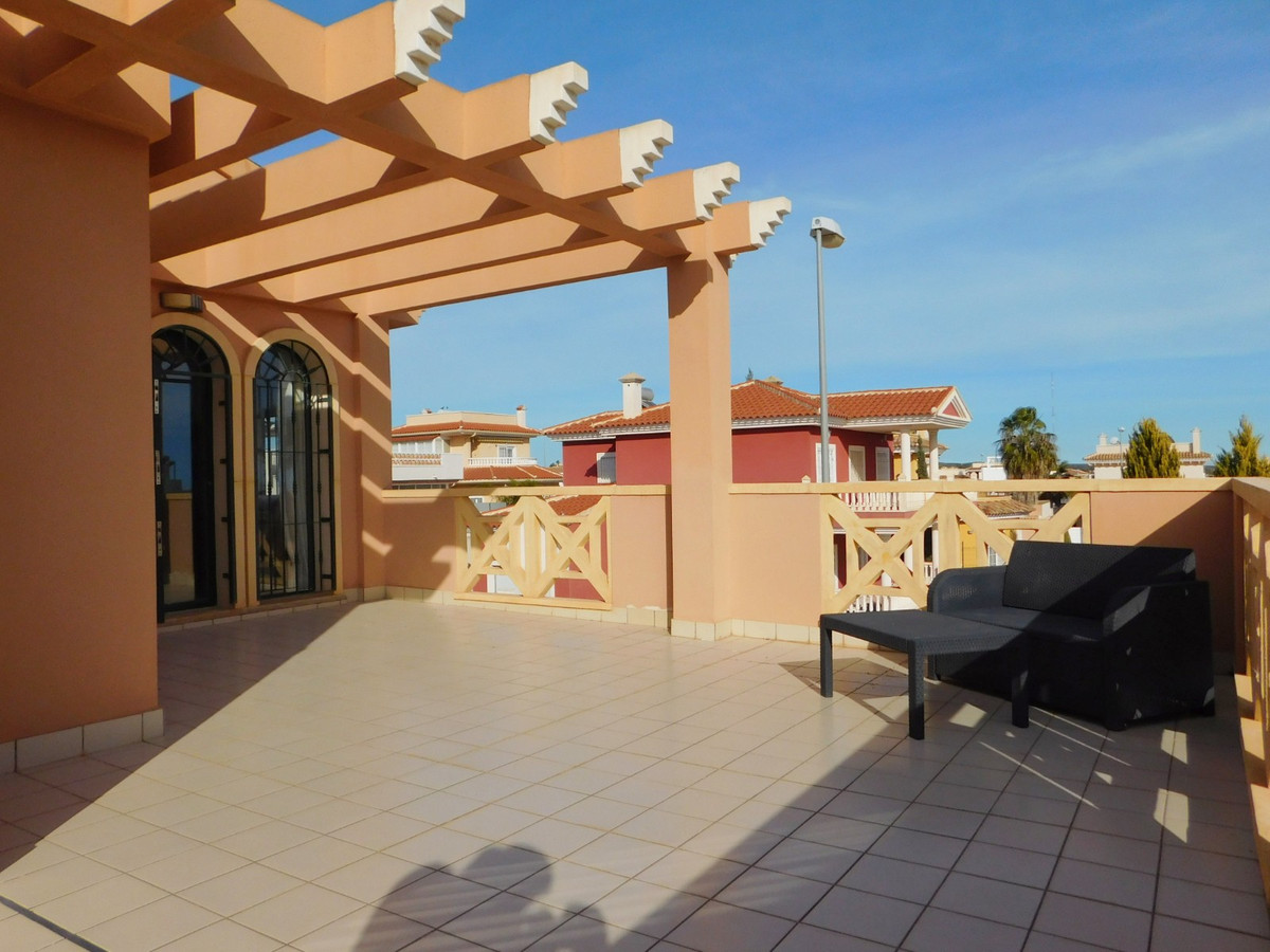 For sale - 4 Bedroom 2 Bathroom House - Detached Villa in Rojales - Ciudad Quesada  - Alicante