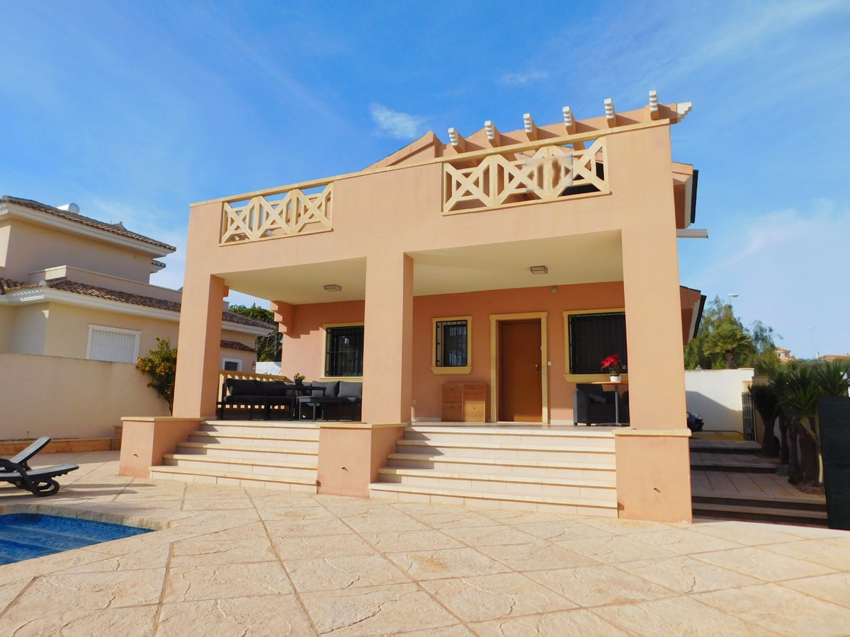 For sale - 4 Bedroom 2 Bathroom House - Detached Villa in Rojales - Ciudad Quesada  - Alicante