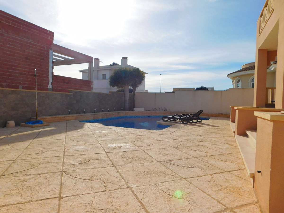 For sale - 4 Bedroom 2 Bathroom House - Detached Villa in Rojales - Ciudad Quesada  - Alicante