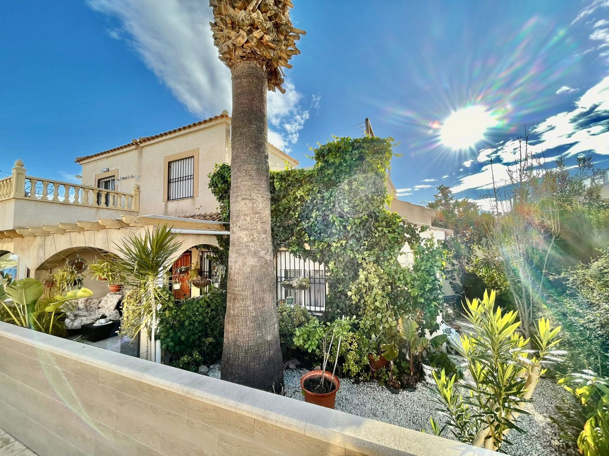 For sale - 3 Bedroom 1 Bathroom House - Townhouse in Orihuela - Playa Flamenca  - Alicante