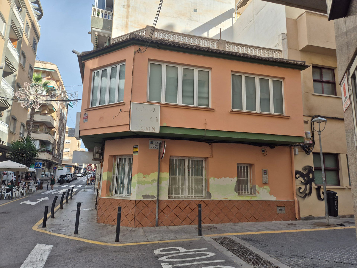 For sale - 2 Bedroom 1 Bathroom House - Townhouse in Torrevieja - Torrevieja Centro  - Alicante