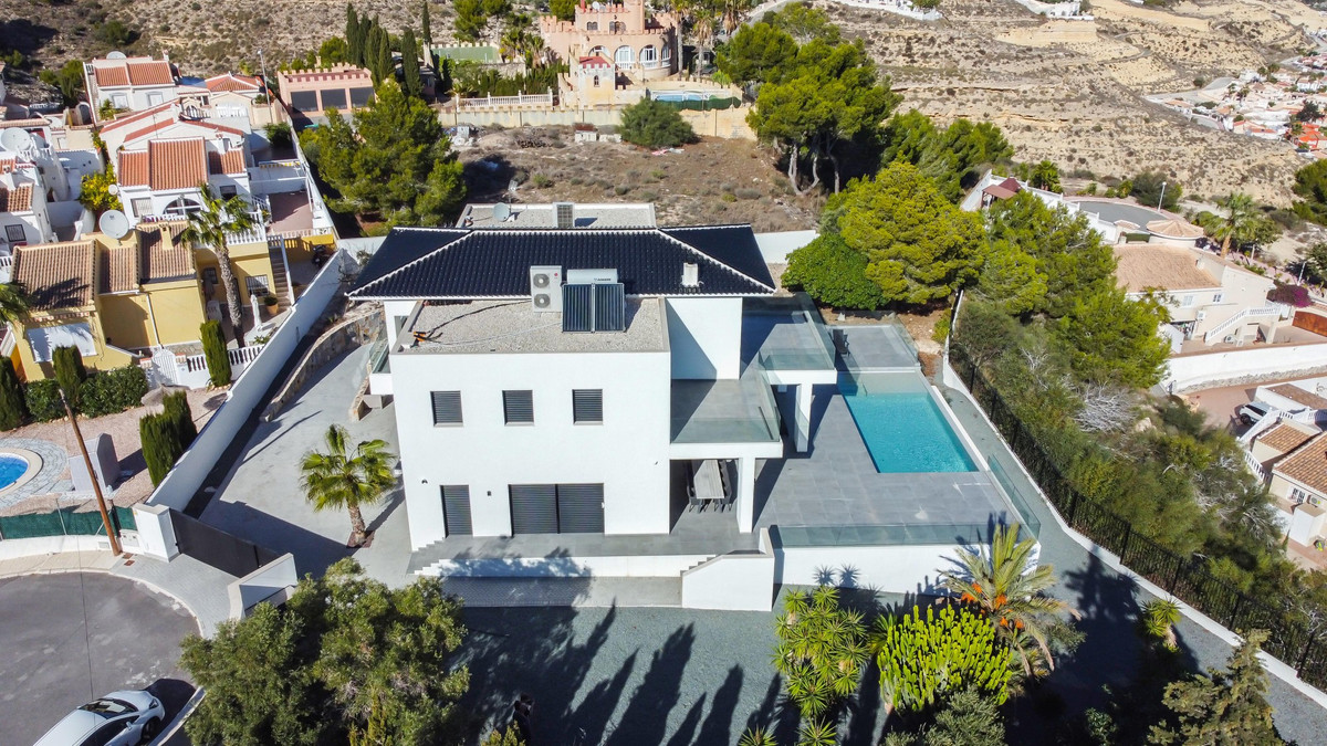 For sale - 6 Bedroom 5 Bathroom House - Detached Villa in Rojales - Ciudad Quesada  - Alicante