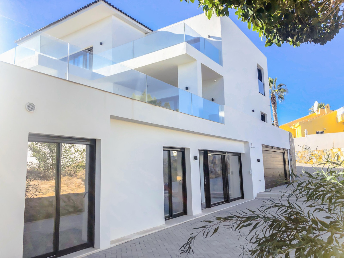 For sale - 6 Bedroom 5 Bathroom House - Detached Villa in Rojales - Ciudad Quesada  - Alicante